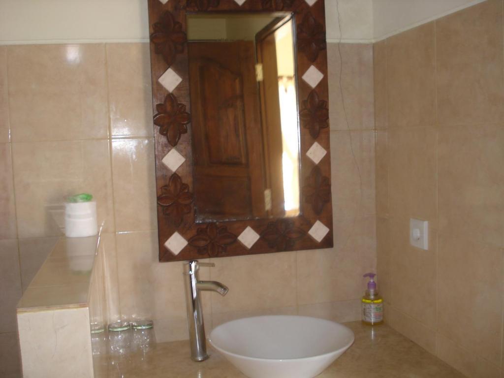 Barong Cafe Bungalow And Restaurant Amed  Room photo